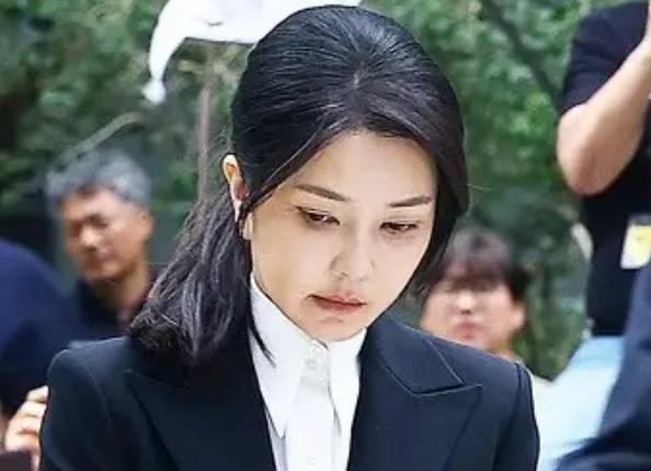 万万没想到，李在明失算了！本打算捏住尹锡悦的七寸死穴，然后整死他！谁承想专案组1