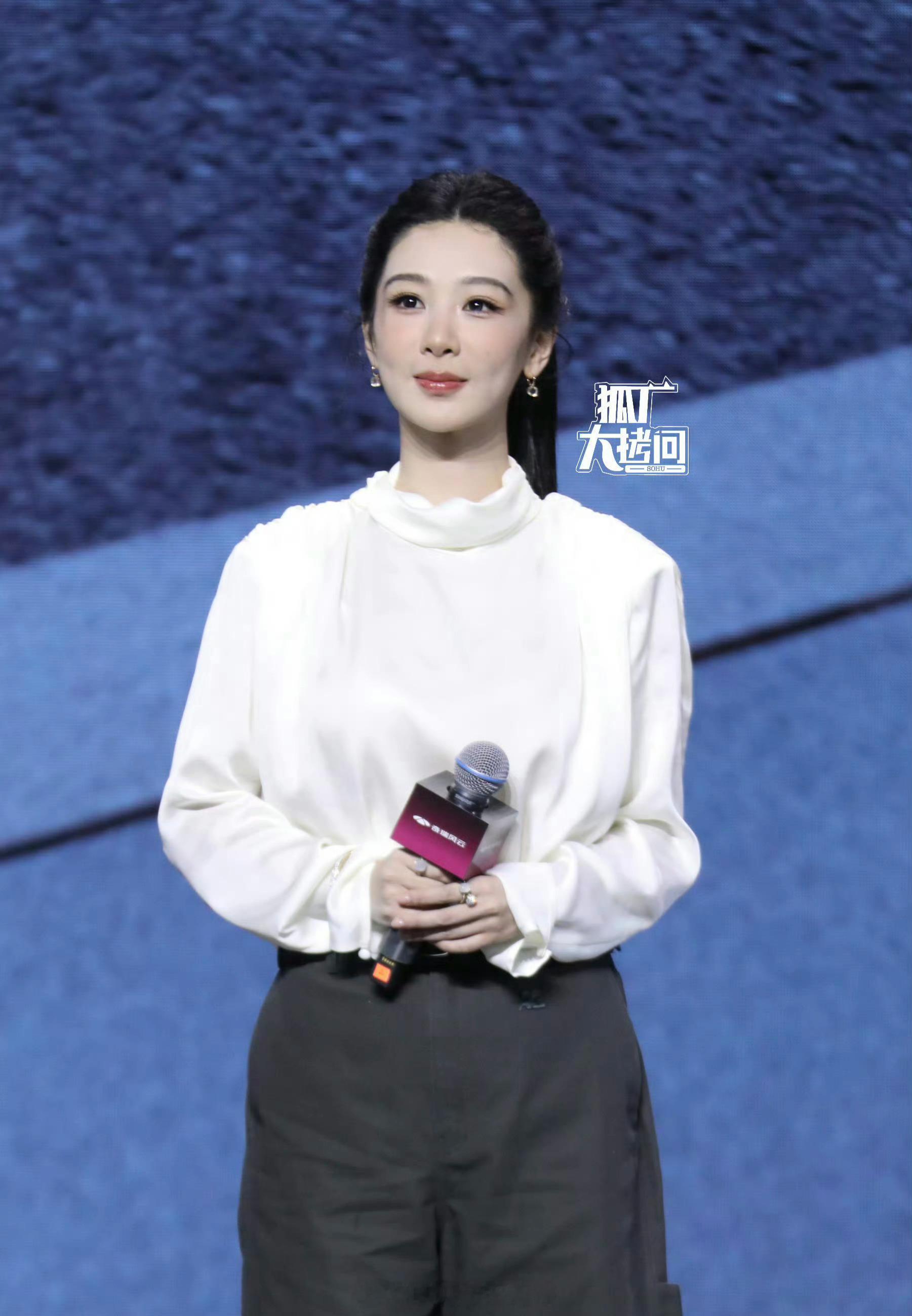 紫今天好美，状态不错，造型好干练好有气质 