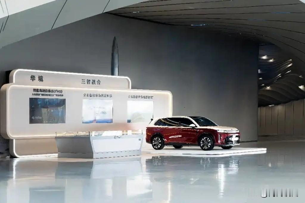 现在买个六座车跟以前真不是一个概念了。以前大家聊的都是后排能不能翘二郎腿、后备箱