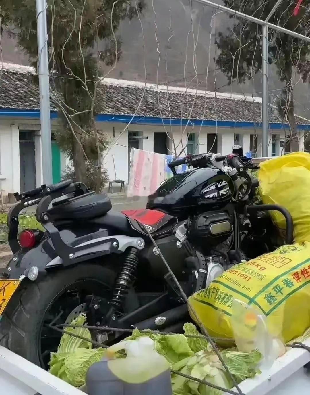 大排量摩托的行情如同货斗里的~~~21年22年加价卖的大贸摩托如今~~~ 海阔试