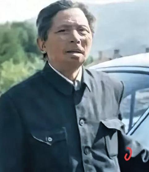 松骨峰战斗被追封烈士、抚恤金发十几年的英雄，竟在丹东村口蹲了大半辈子修鞋！
井玉