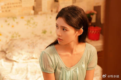 郑晓龙夸林允演技细腻郑晓龙夸林允 林允用心演绎沈冉冉的青春悸动，哭戏深情感人，郑