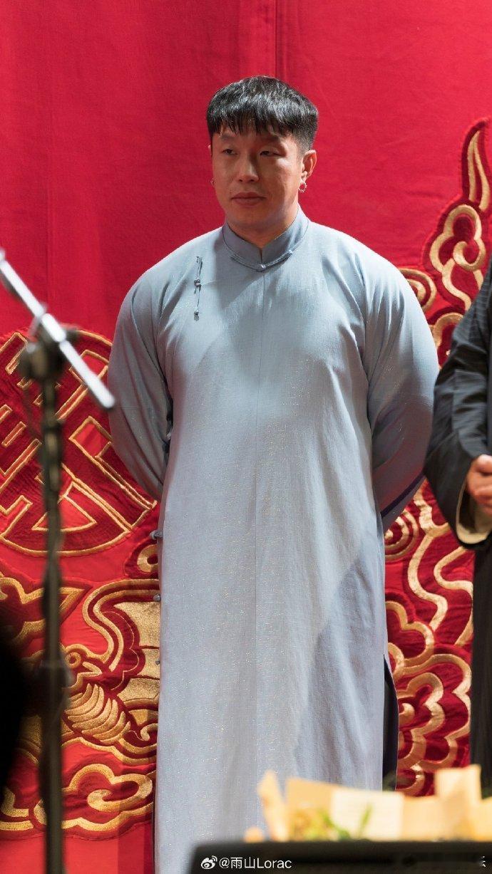 岳云鹏夸烧饼演技岳云鹏夸低智商犯罪烧饼演技 不局限在熟悉的相声舞台，沉下心用心揣