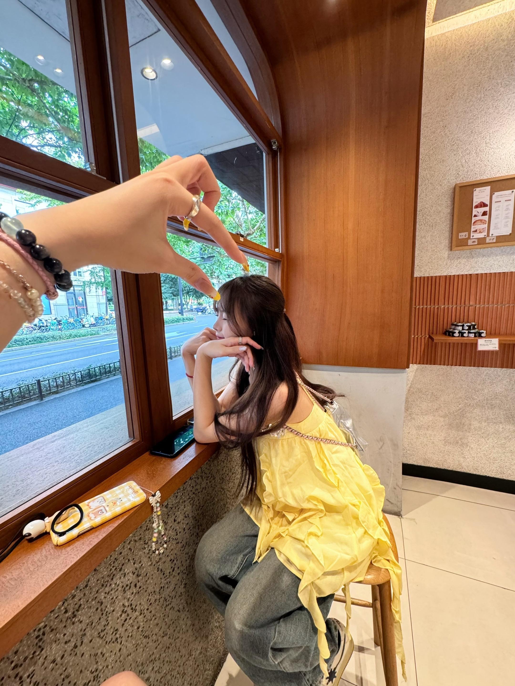 或许 拍下幸福的瞬间 我也站在幸福里