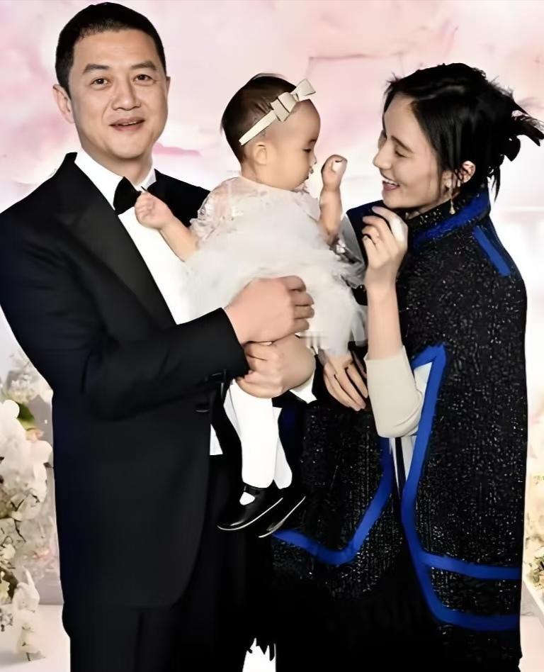 李亚鹏 你这是不懂得珍惜
要是我有海哈这样的老婆
我门都不愿意出
不是因为海哈长