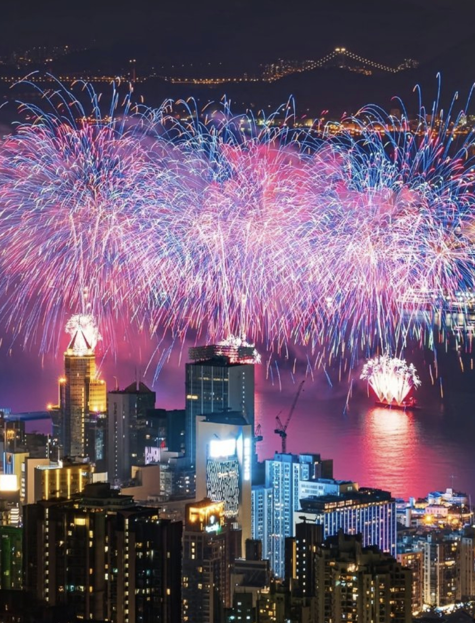 香港宣布取消维港跨年烟花汇演  虽有遗憾，但符合对大埔火灾遇难者的缅怀，尊重每一