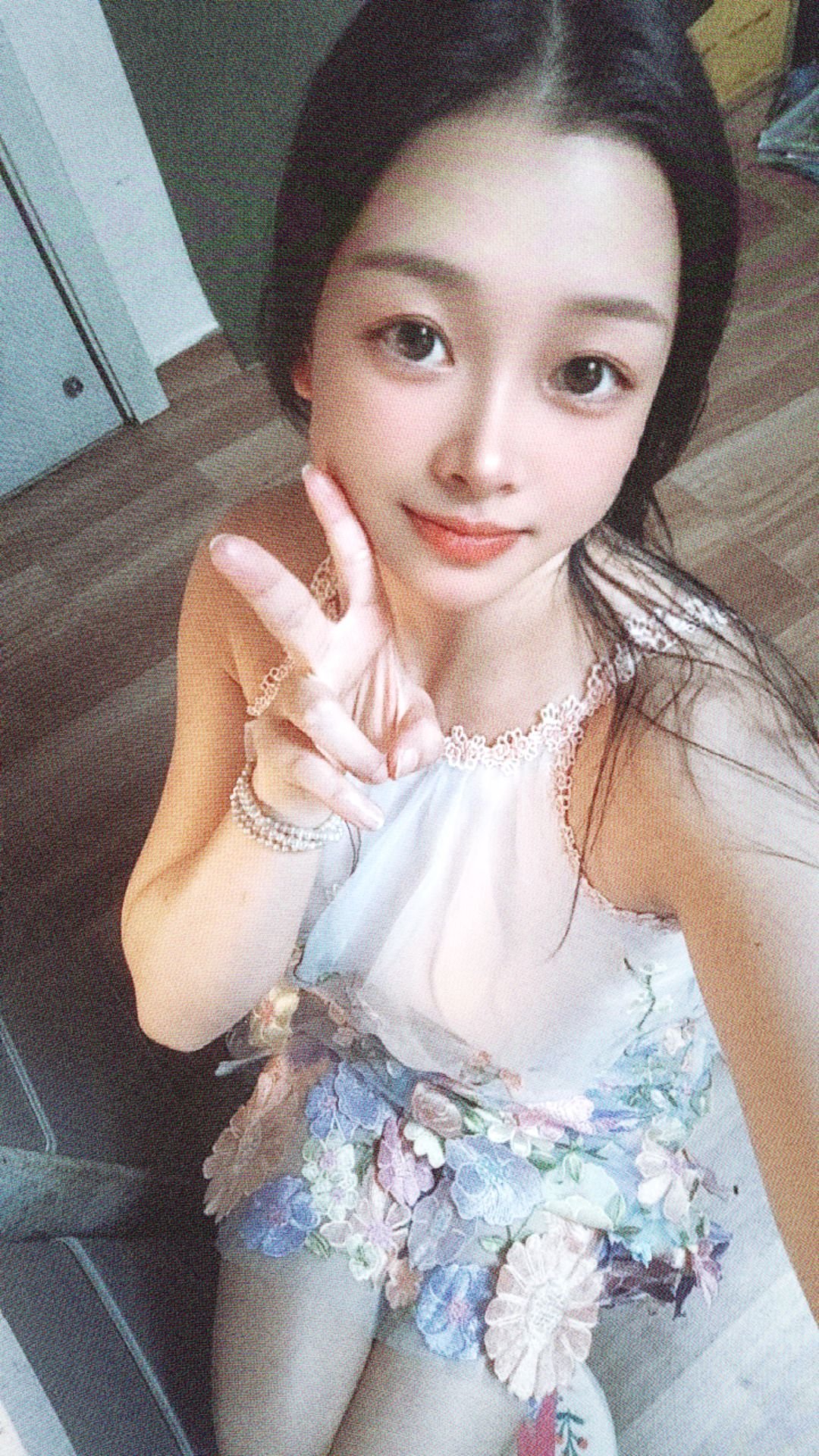梭茶          《吾圣妙》      而今举爱又回沁，原来岁月吾圣妙。 