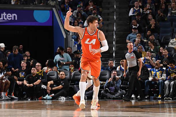 快船现在最大的问题就是论资排辈太明显了。巴图姆的能力以及在攻防两端的作用其实都比