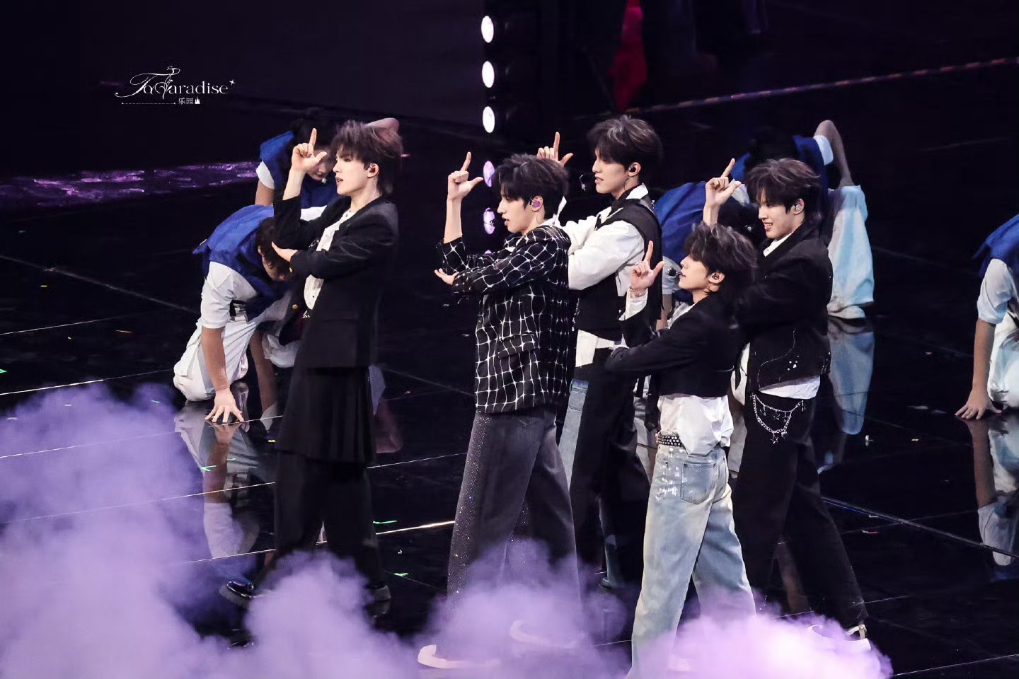 登陆少年开场是超级乖的五个小孩！！微博之夜