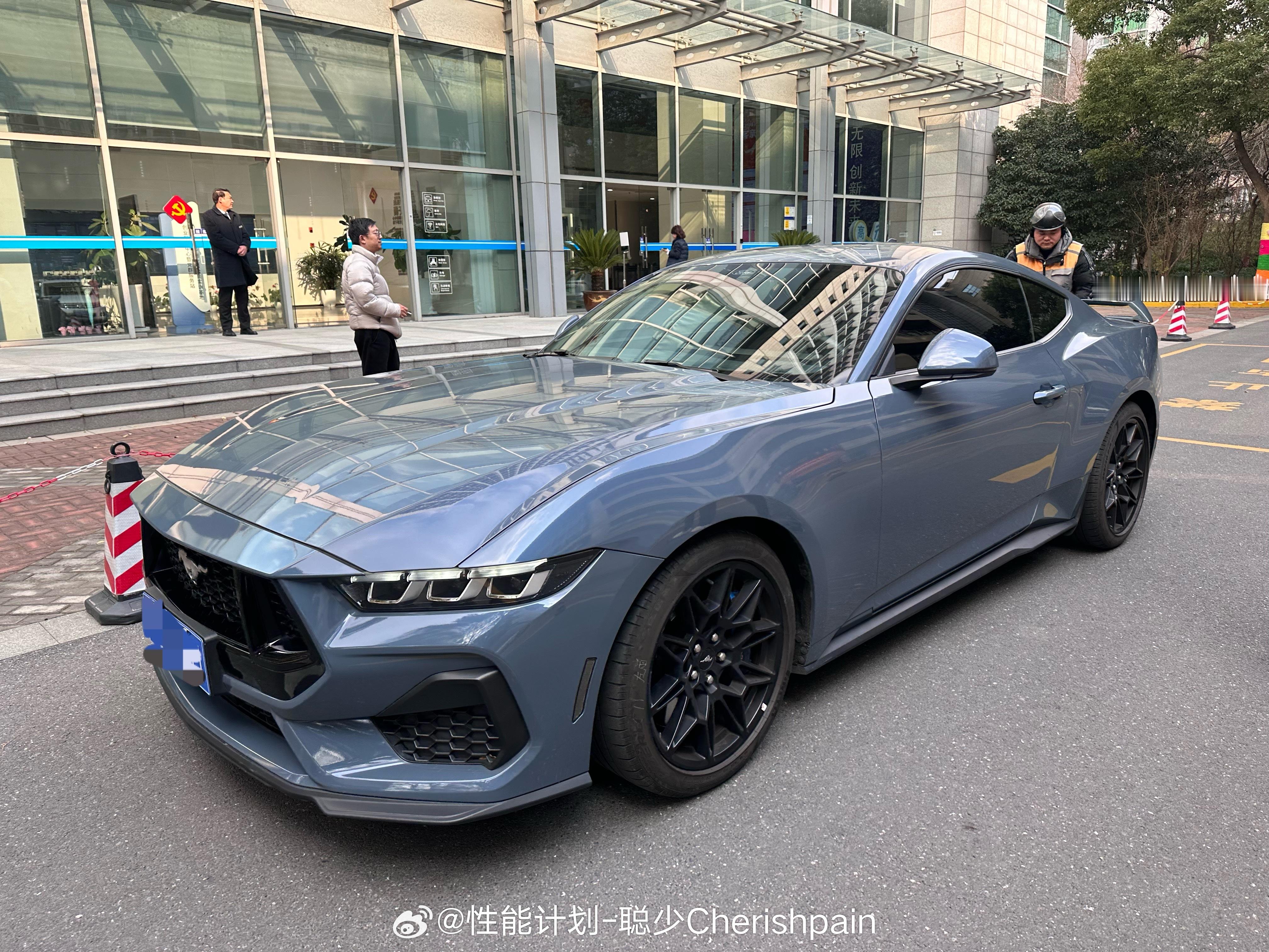 每年圣诞节，都正好在拍一台双门车，这是什么魔咒吗🎄 