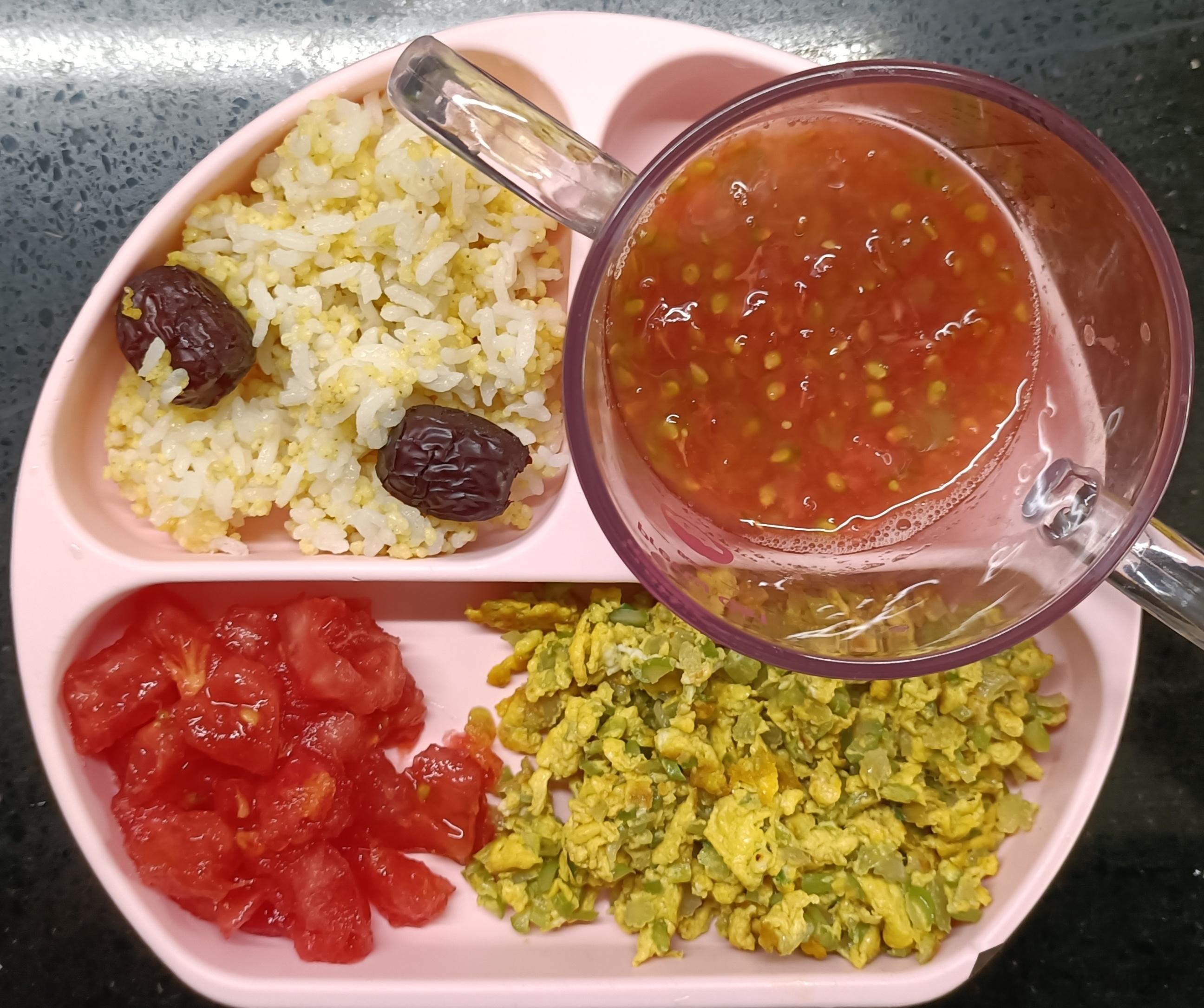 #糖糖的饭饭##科学育儿营养护航# 昨天午餐：大米小米大黄米红枣饭，芹菜嫩心芦笋