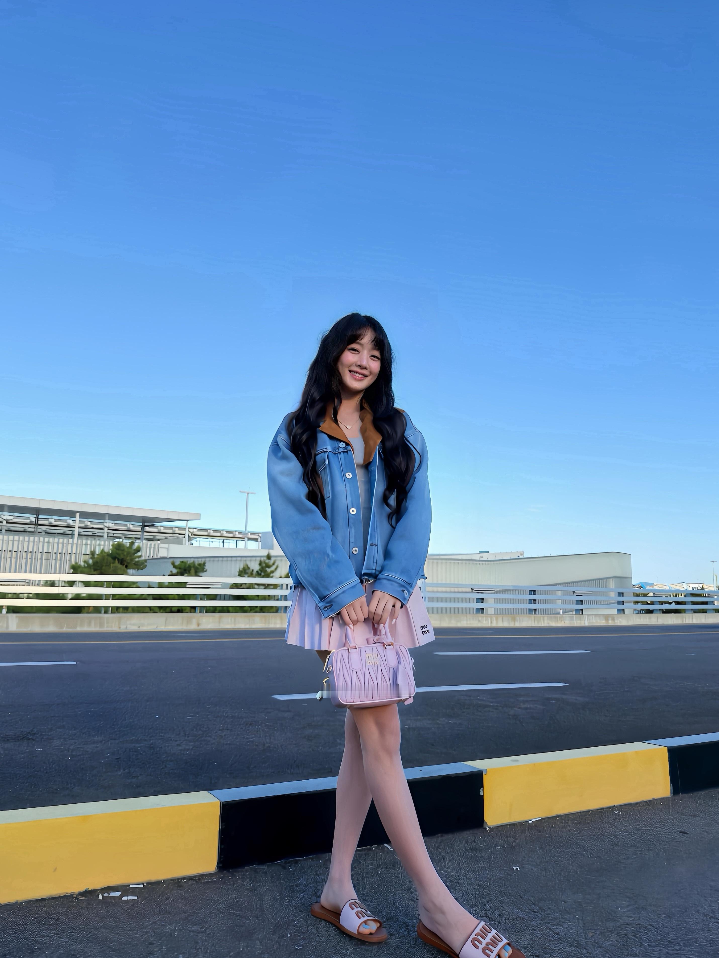 Minnie ins更新✈️🧩 