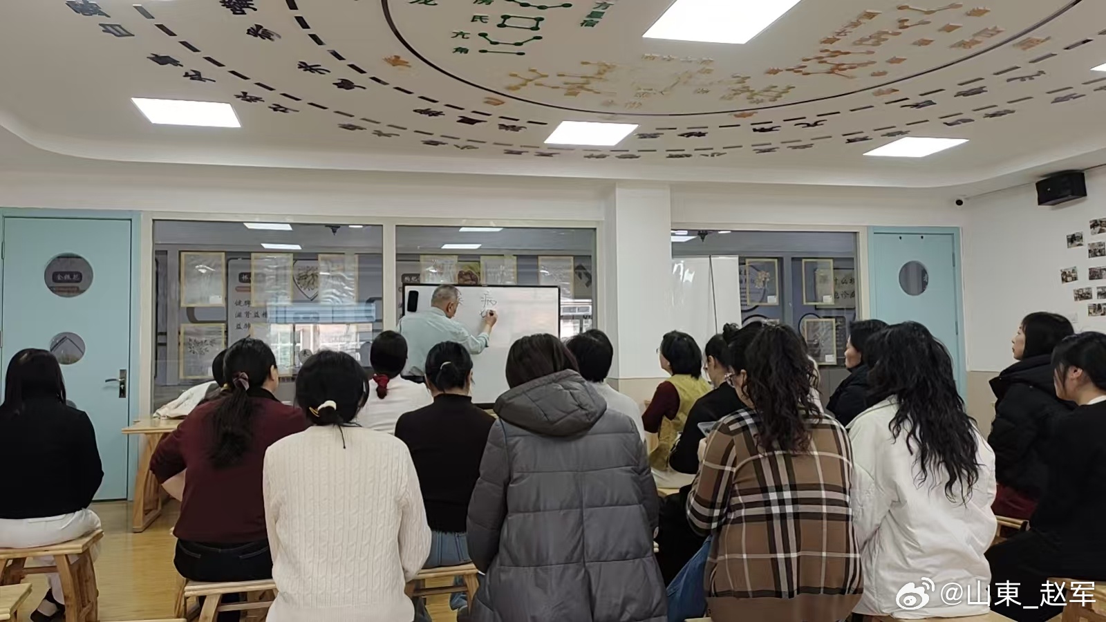 小儿推拿清脾胃伏火又不伤小儿正气泻黄散原方配伍逻辑石膏、栀子：清脾胃之火防风：散