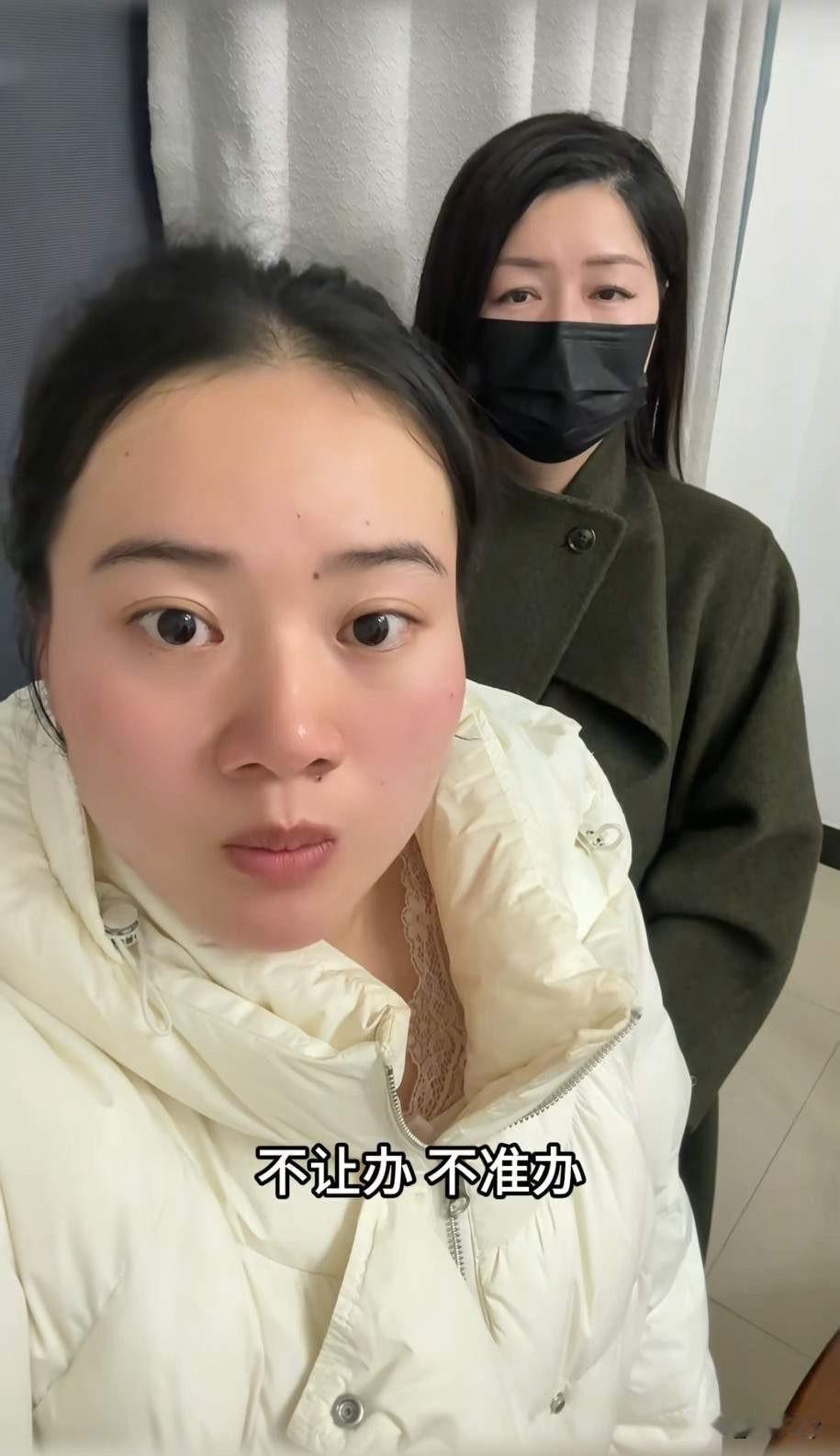 真是反复无常！天还没亮又宣布办不成了！灿灿子家的杀猪宴又取消了！

真是一波三折