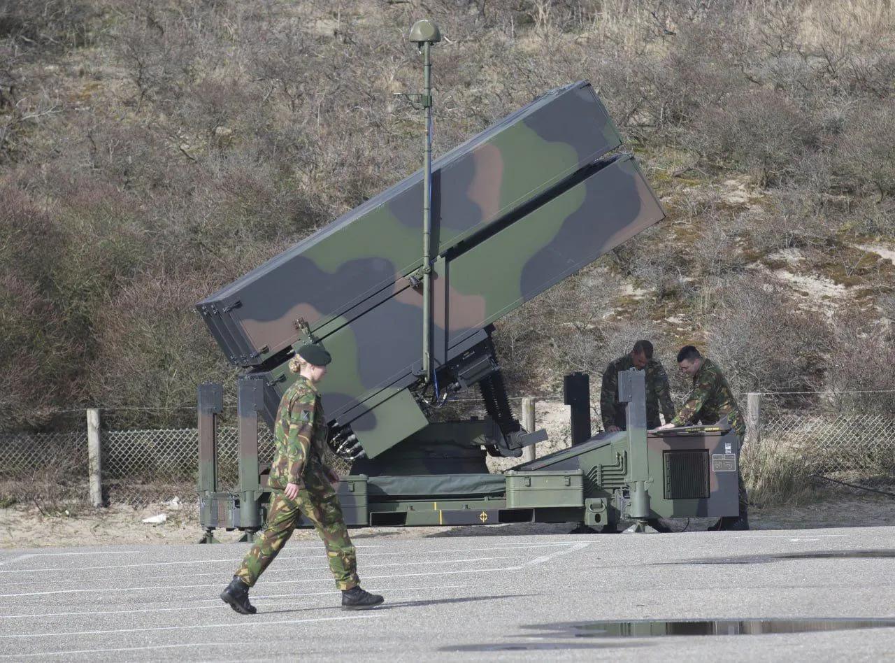 乌克兰在7月12日北约峰会第二天签署了更多双边安全和防务协议。乌克兰国防部长奥列