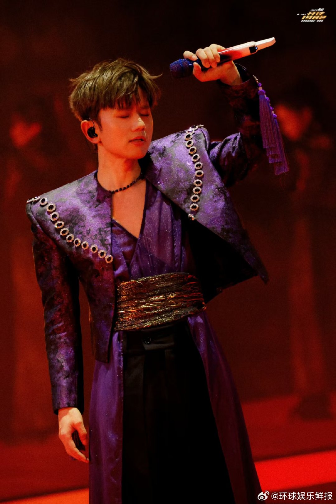 张杰鸟巢演唱会主动更换视线遮挡区细节里全是偏爱！张杰主动为视线被挡的粉丝调换位置