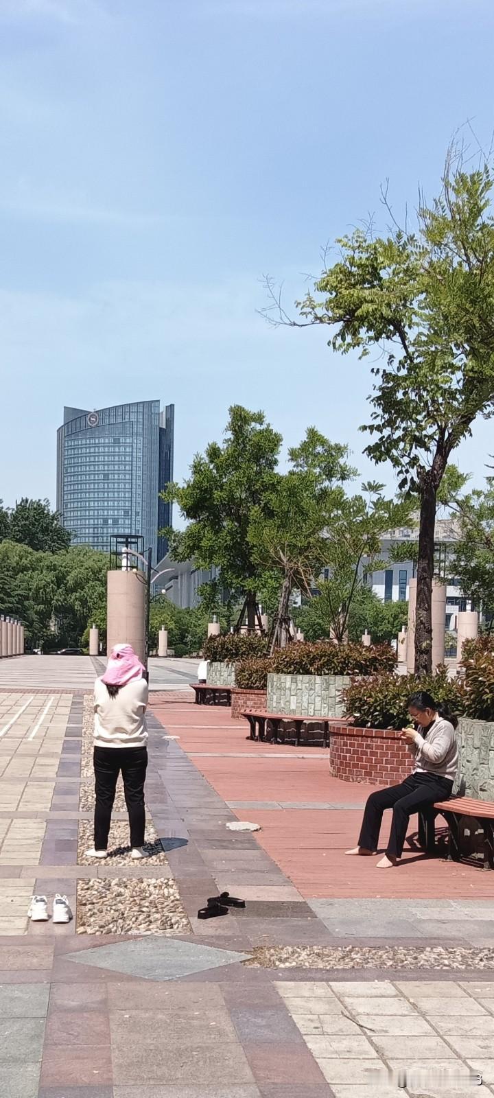 滕州居住人口规模前10的小区（2026年参考）：
 
1. 威尼斯（含东区/西区