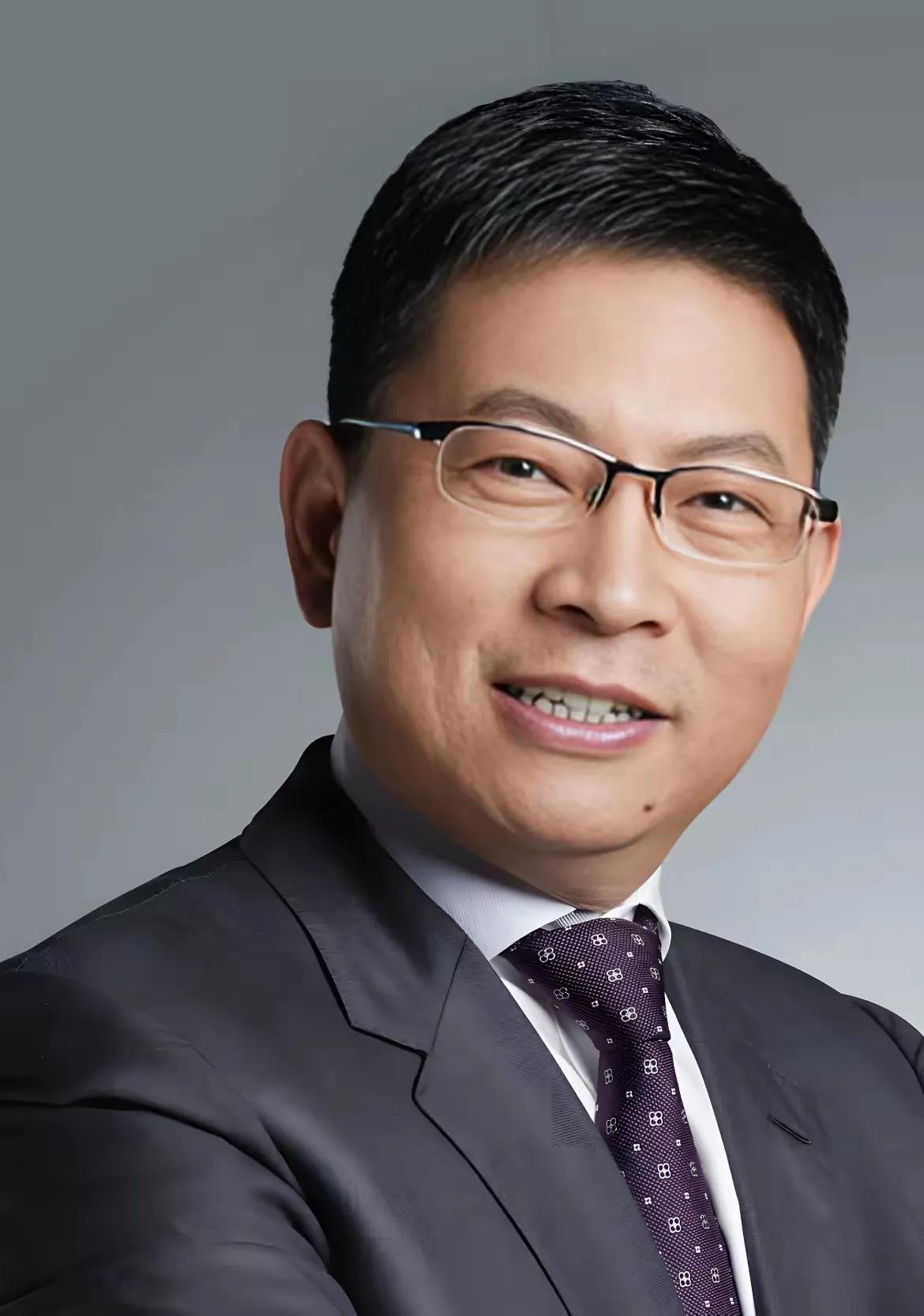 比雷军更懂营销的人出现了
那必须是余承东
人家不砸钱请明星，直接拿自己给自家车打