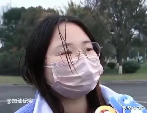 我平白无故打了对方一个耳光，不了，却折断了自己的手指，我随将对方告上法庭，要求对