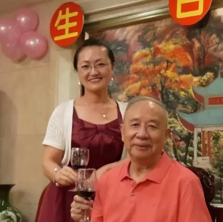 服刑18年的“中国首富”牟其中，在2016年，终于刑满释放，谁料在监狱门口迎接他