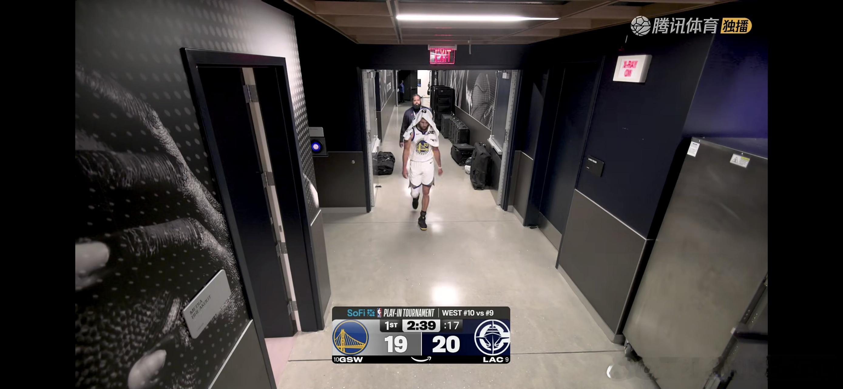 NBA  伤情更新：库里返回更衣室 