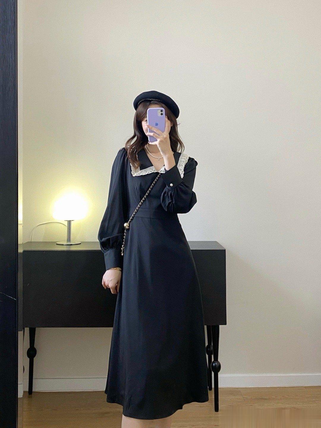 黑色蕾丝连衣裙，朋友帮拍的，超美腻哦！现货。 ​​​