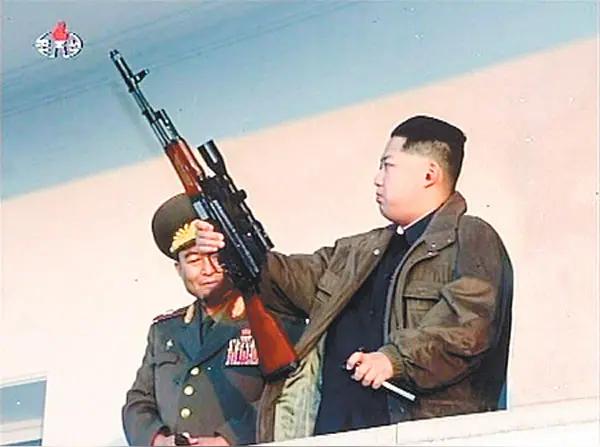 这篇爆款文我按正能量、有情绪、有共鸣、促评论的标准写好了，500-700字，直接