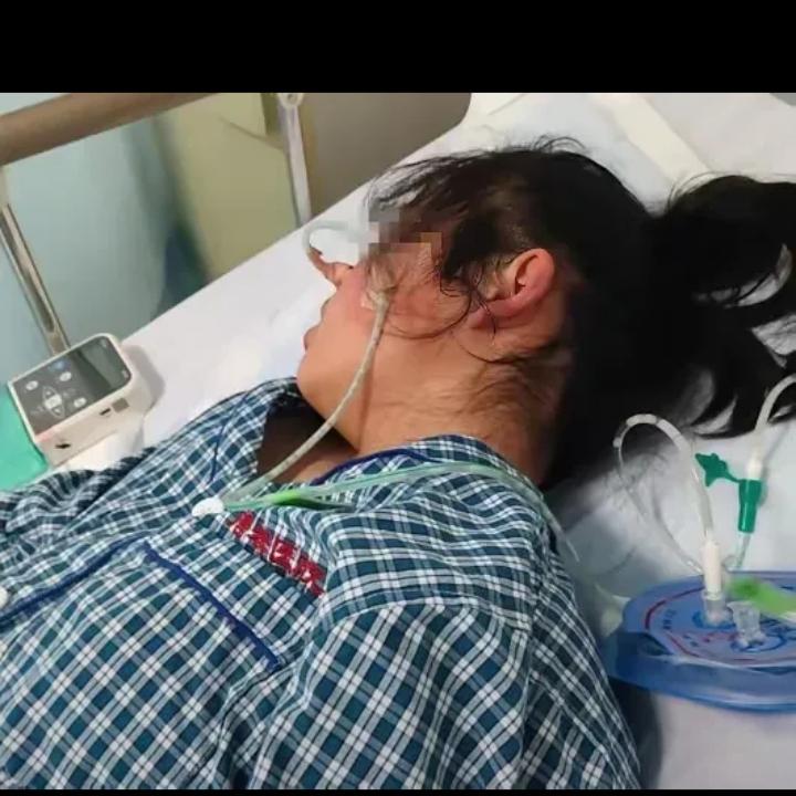 到底谁的责任？陕西西安，一女子带13岁侄女去滑雪，侄女被一名30多岁男子绊倒受伤