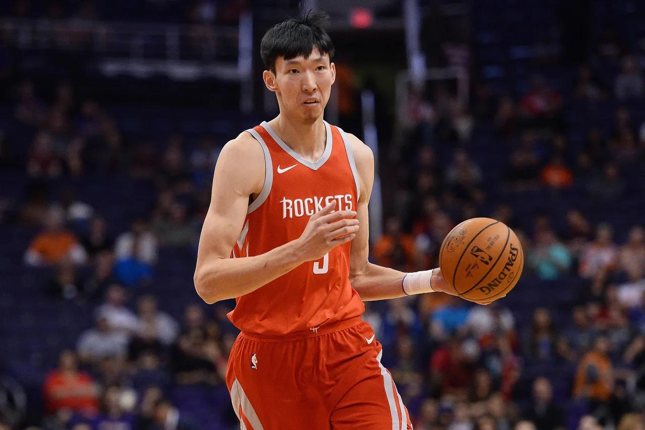 一直挺纳闷，夏季联赛首秀砍下17分，6个篮板的周琦为何没有在NBA站稳脚跟？
