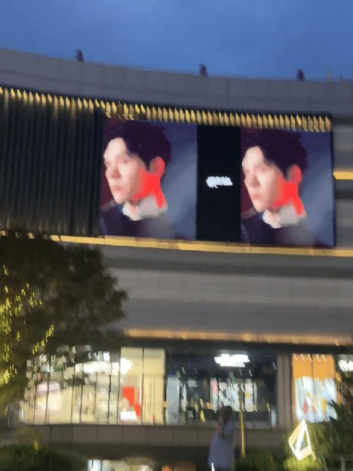 龚俊《嘉人》封面大屏地广龚俊在时尚赛道太强了，一骑绝尘呀