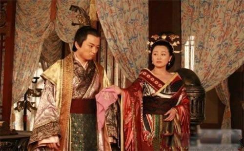 吕后情人审食其的结局挺惨。他本是吕后共患难的伴侣，刘邦冷落吕后时，他默默陪伴。不