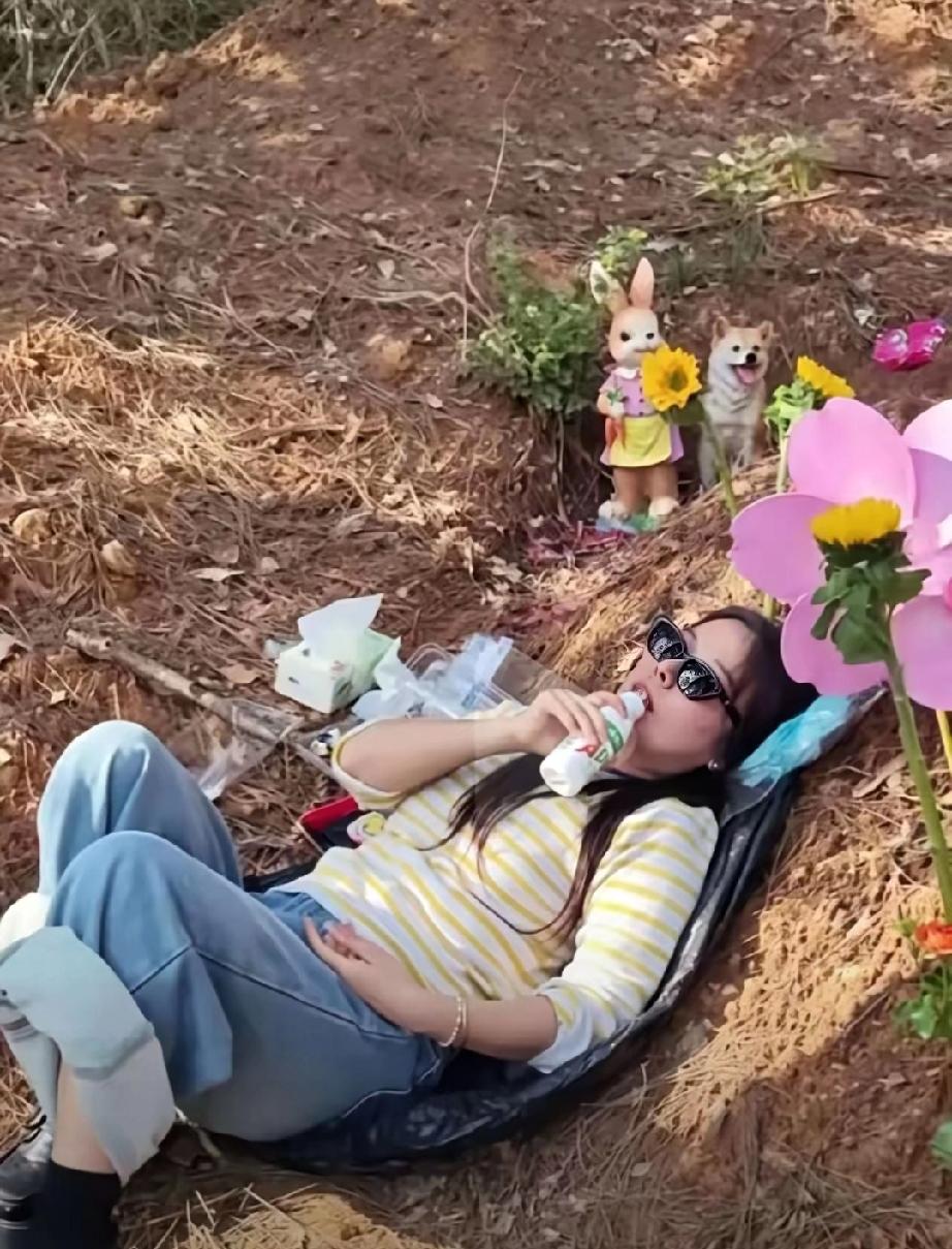 清明节前后，一位母亲独自开车5个小时、跨越近300公里，去看长眠在外地的女儿，她