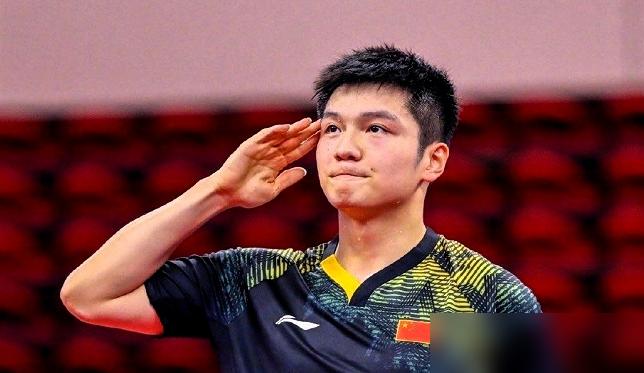 现在男队一有点风吹草动，就全网喊着让樊振东回来救场。
先搞搞清楚，人家当初为啥不