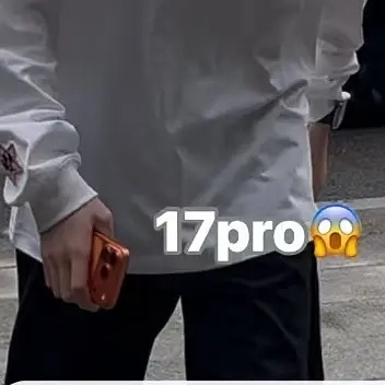 左奇函已经用上iPhone17 Pro了[哆啦A梦吃惊][哆啦A梦吃惊] ​​​