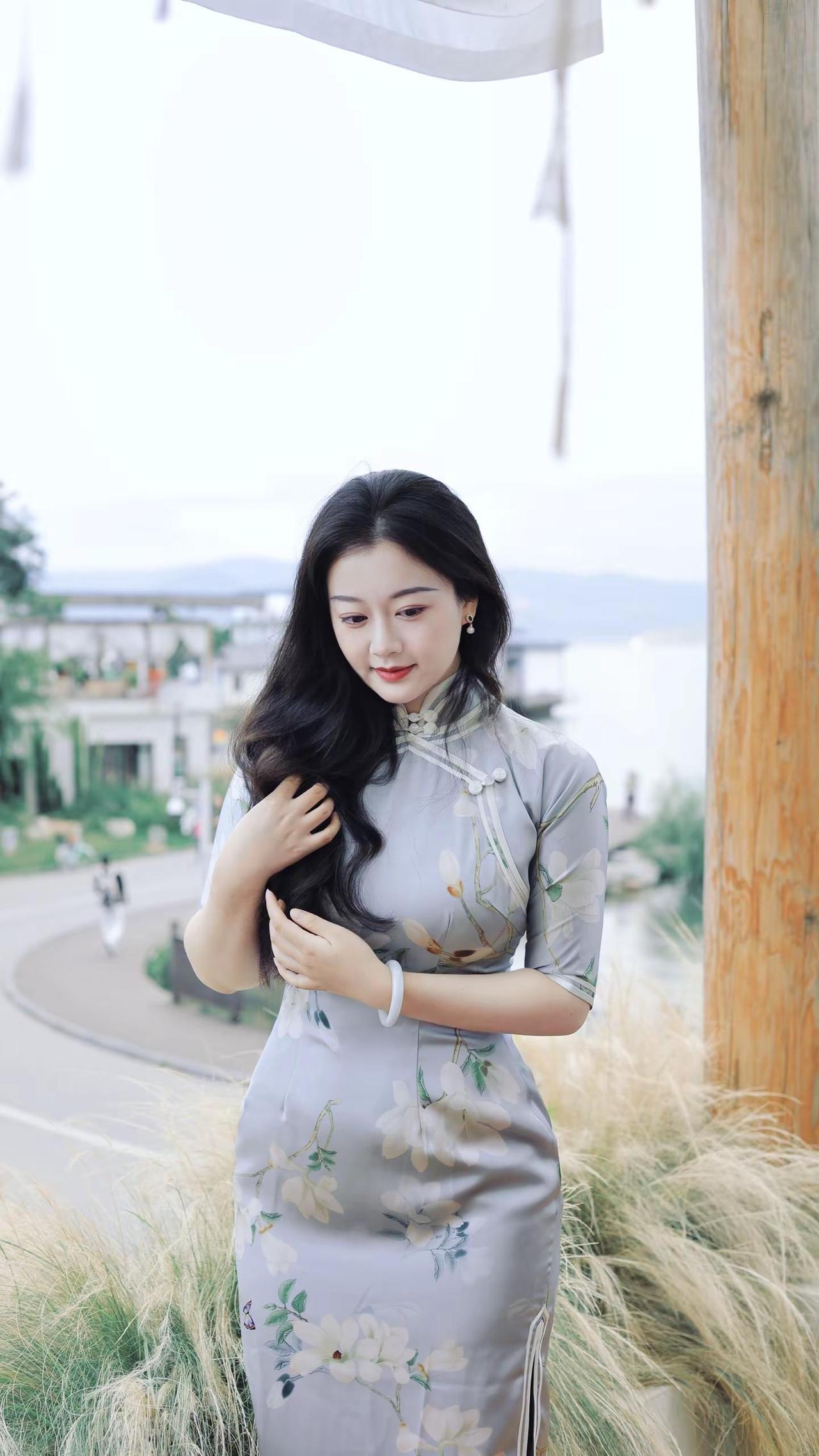 你还小，还不懂旗袍珠圆玉润的魅力