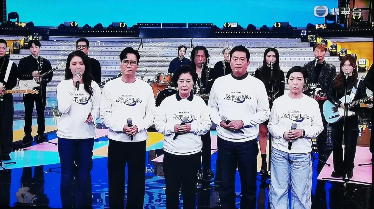 发现一个有意思的现象。一遇到大的灾害，公众喜欢盯着娱乐圈明星这一高收入群体的捐款