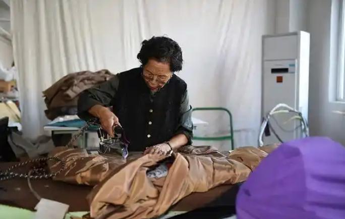 96岁奶奶回应10年还清2077万债:守住“诚信”底线是做人根本！

小编评论：