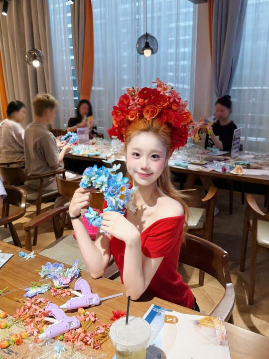 被非遗簪花惊艳到！还偷学到抗老秘籍...