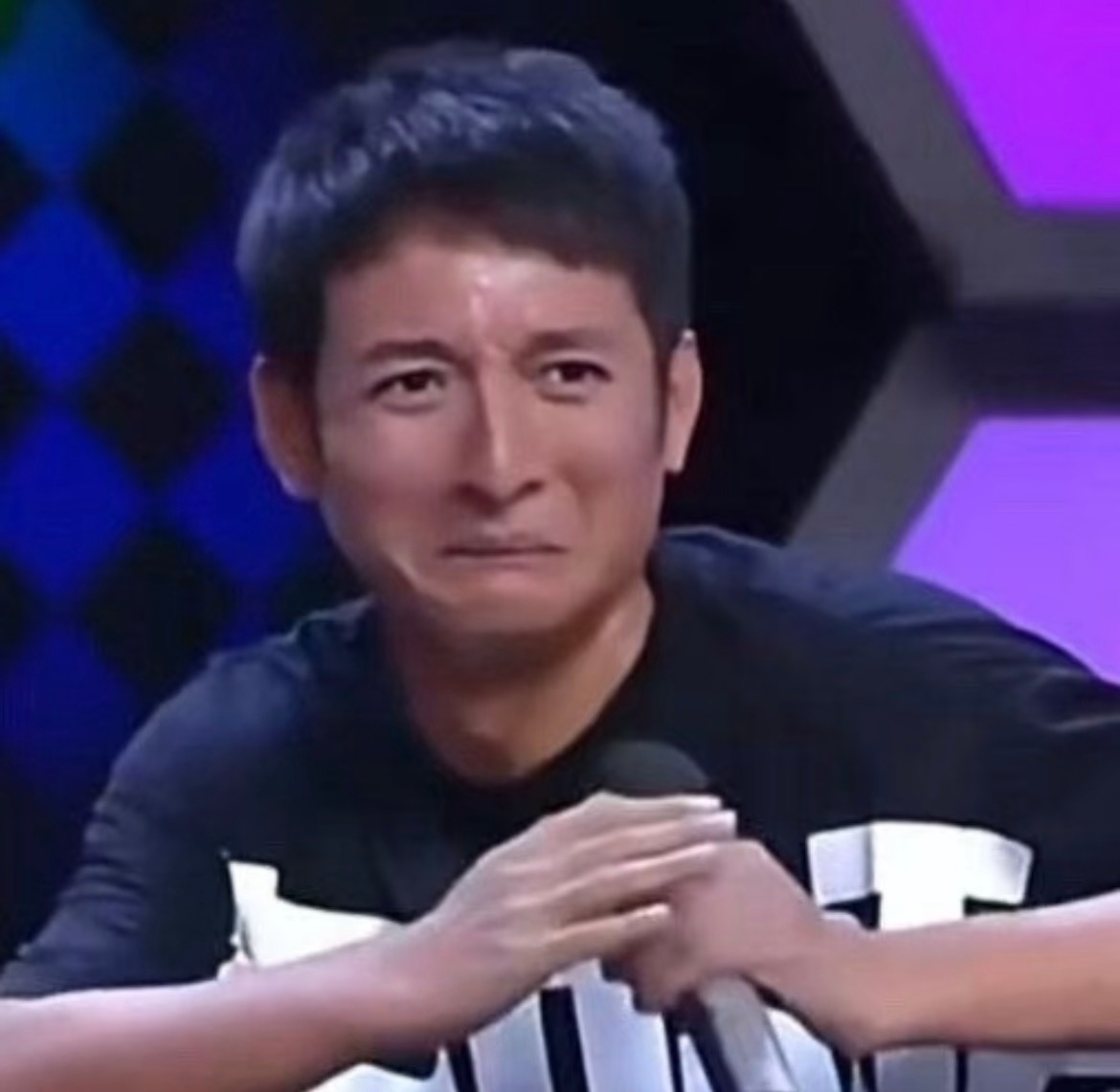 丝芭自称是网络受害者我的表情如下：谁是狼人已经不在乎了，只求月鳞绮纪按时播出 鞠