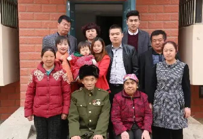 1959年，新疆墨玉县17岁维吾尔族姑娘刘·努尔沙汗，不顾家人反对，执意嫁给39
