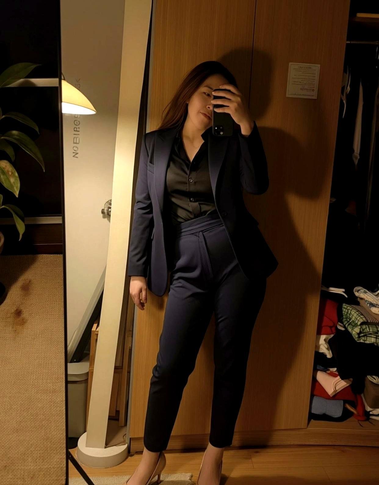 42%白领穿错衣，升职卡关
 
早上地铁里，你挤得满头大汗，对面姑娘一件免烫白衬