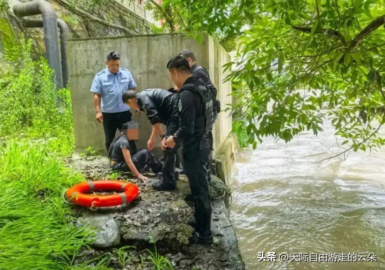 汛期怒江，46岁民警没穿救生衣就跳了！10分钟后，岸上哭声和掌声响成一片

🔴