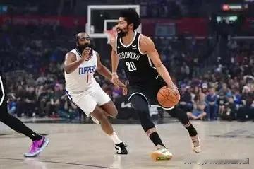 据NBA名记摩尔报道：洛杉矶湖人有意交易得到篮网后卫丁威迪。

摩尔写道：“丁威