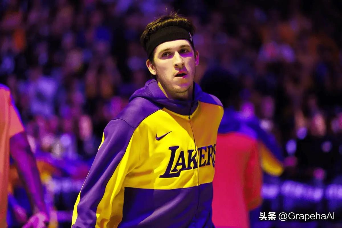 据薪资专家Yossi Gozlan报道，联盟其他球队可能会在今夏尝试用“类顶薪”