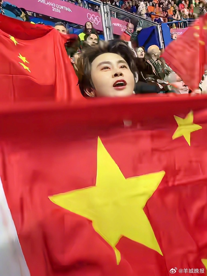 【#王濛带着秒表观赛##被王濛的专业度折服了#】今天是米兰冬奥会短道速滑首个比赛