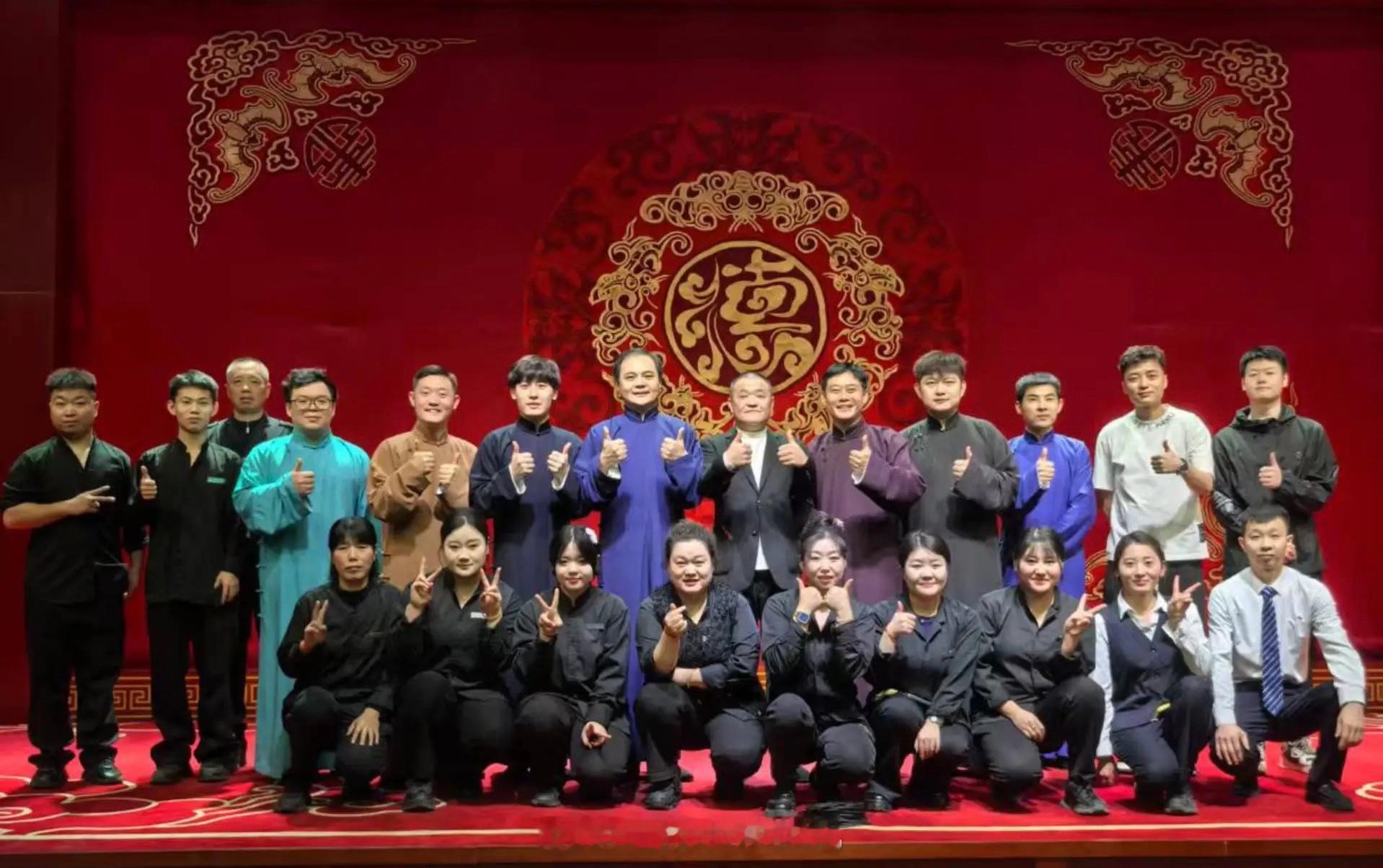 “他的代表作：《四字联音》、《武训徒》、《挪桌子》[doge]…”（然后俩人一起