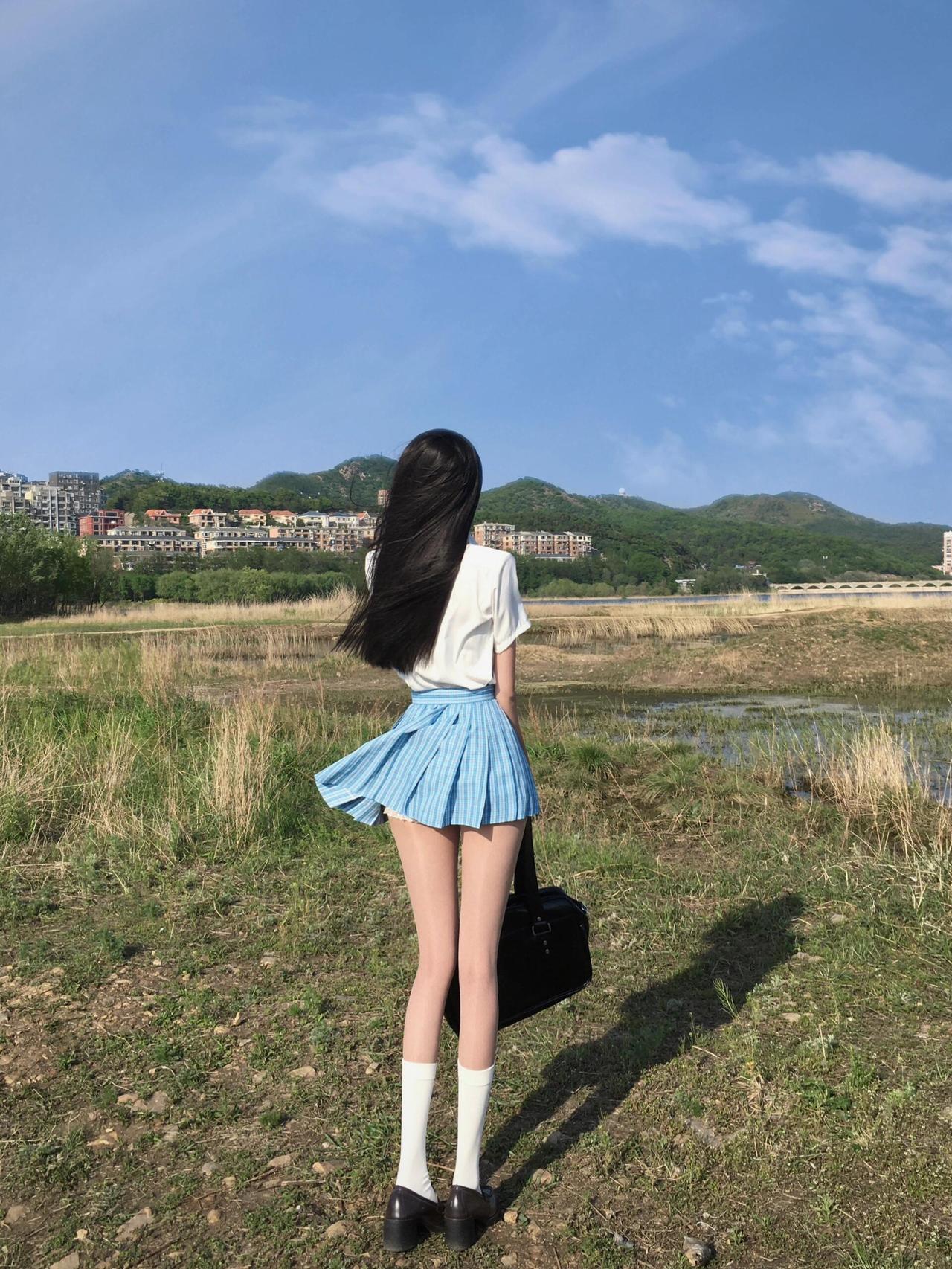 谁能想到这片荒草地，拍出来居然有点日系那味儿？评论区交出你们的‘野生出片地’！