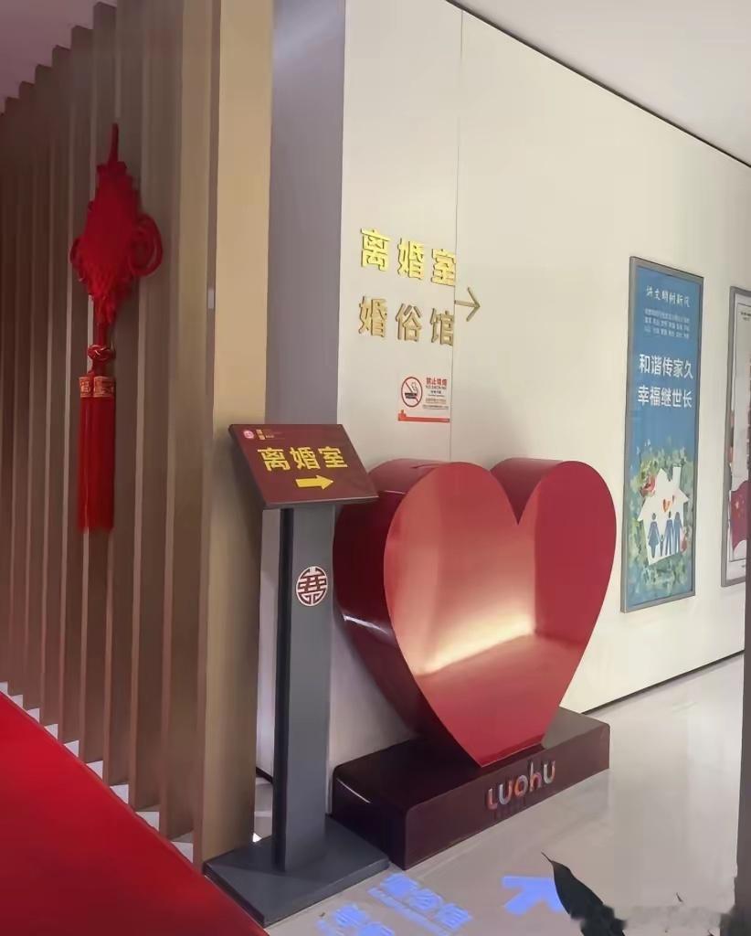 奉劝大家一句，现在千万不要轻易离婚，特别是超过40岁的人，不是因为离不掉，而是因