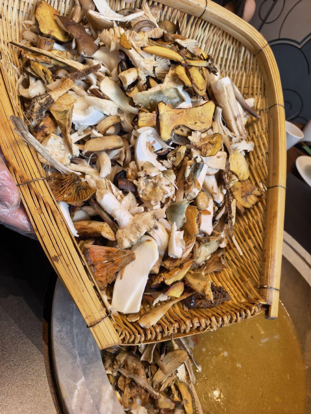七彩云南因为昆马更爱昆明一半城景一半湖昆明半程马拉松因为昆马更爱昆明湖滨春城山水