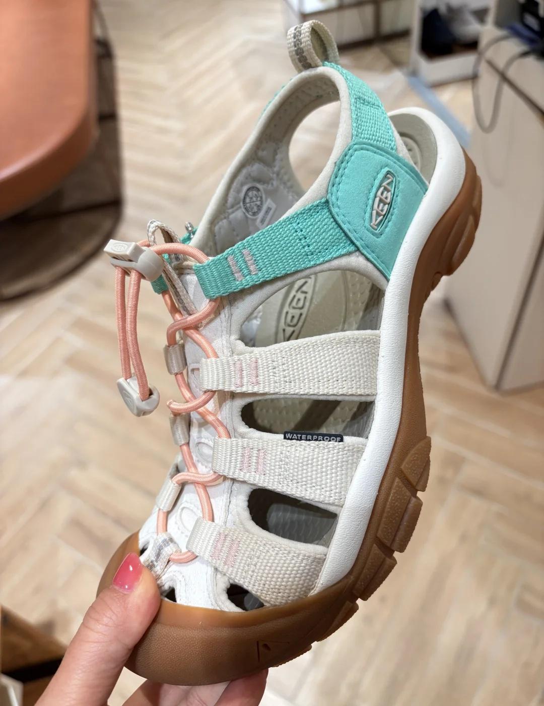 keen可以踩水的凉鞋
keen